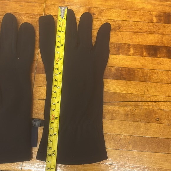 Lands’ End black winter gloves - Picture 4 of 5